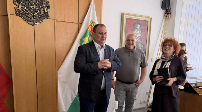 С тържественост и признателност отбелязаха 50-годишния юбилей на кмета на Раднево