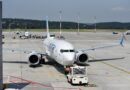Пътнически самолет Boeing 737 на авиокомпания Flydubai на летището в Краков