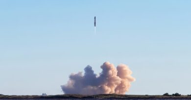Старт на прототип на ракетата Starship на SpaceX, заснет от остров Саут Падре, Тексас