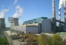 Сградите и комините на ТЕЦ „Марица изток 3“ под синьо небе