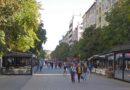 Хора по булевард „Витоша“ в София
