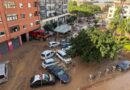 Военни изпомпват вода от наводнена сграда в Катароха, Валенсия, след наводненията през 2024 г.