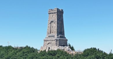 Паметникът на свободата на връх Шипка