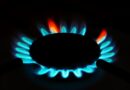 Син пламък от горелка на газов котлон