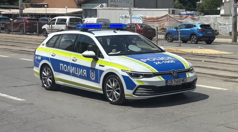 Полицейски автомобил на МВР на улица в София