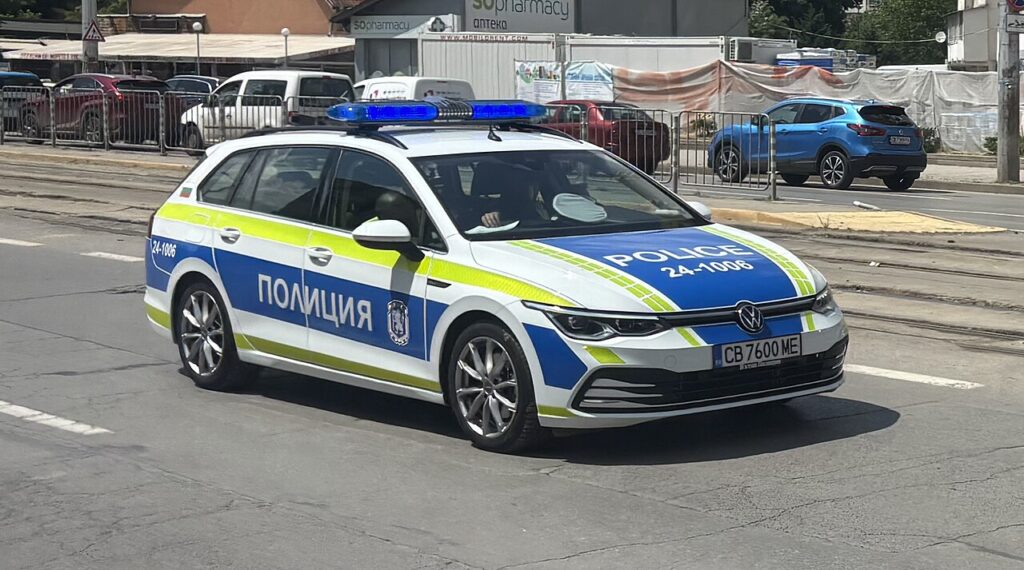 Полицейски автомобил на МВР на улица в България
