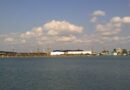 Пристанище Бургас, гледка към кейовете и крановете от морето