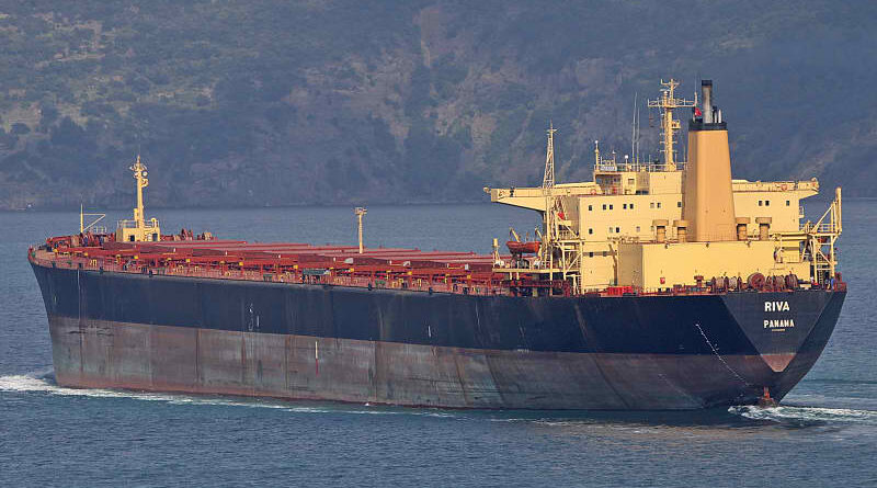 Товарен кораб за насипни товари в Черно море