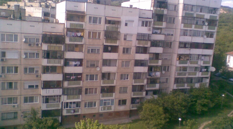 Многоетажни панелни жилищни блокове в квартал „Железник“ в Стара Загора